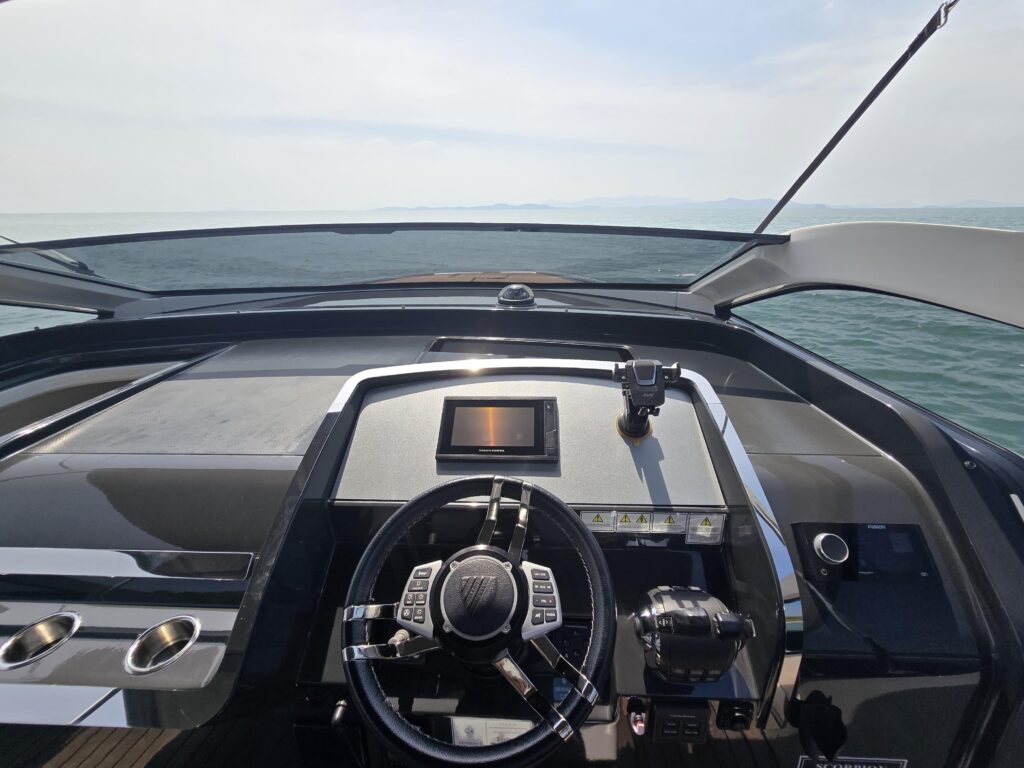 2020-fairline-fline-33-power-9676826-20250213014930464-1_XLARGE.jpg