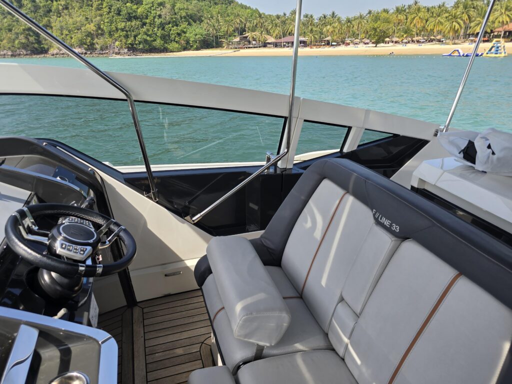 2020-fairline-fline-33-power-9676826-20250213014954077-1_XLARGE.jpg