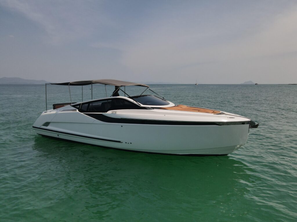 2020-fairline-fline-33-power-9676826-20250213015118426-1_XLARGE.jpg
