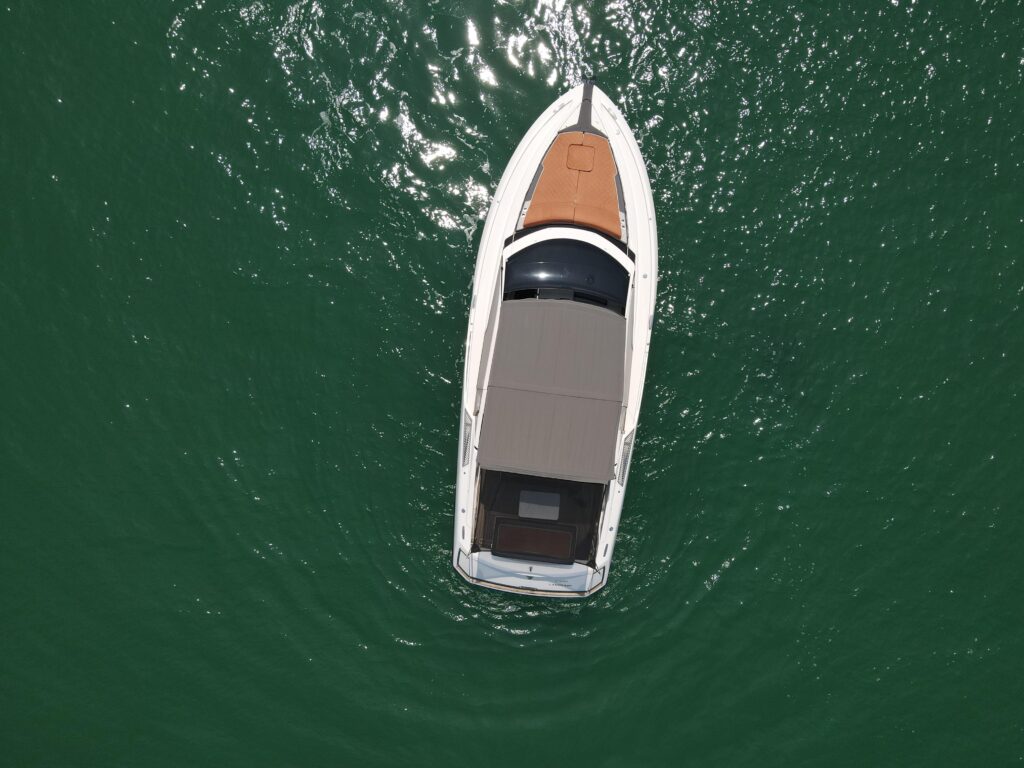 2020-fairline-fline-33-power-9676826-20250213015207659-1_XLARGE.jpg