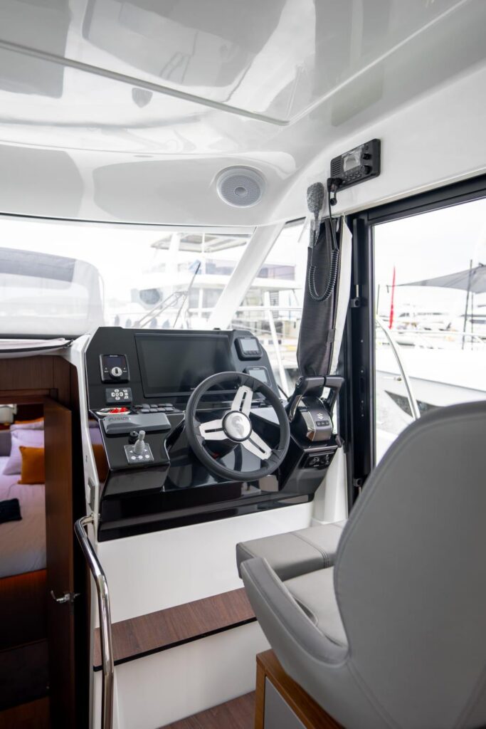 2025-beneteau-antares-11-fly-power-9648447-20250203200512390-1_XLARGE.jpg