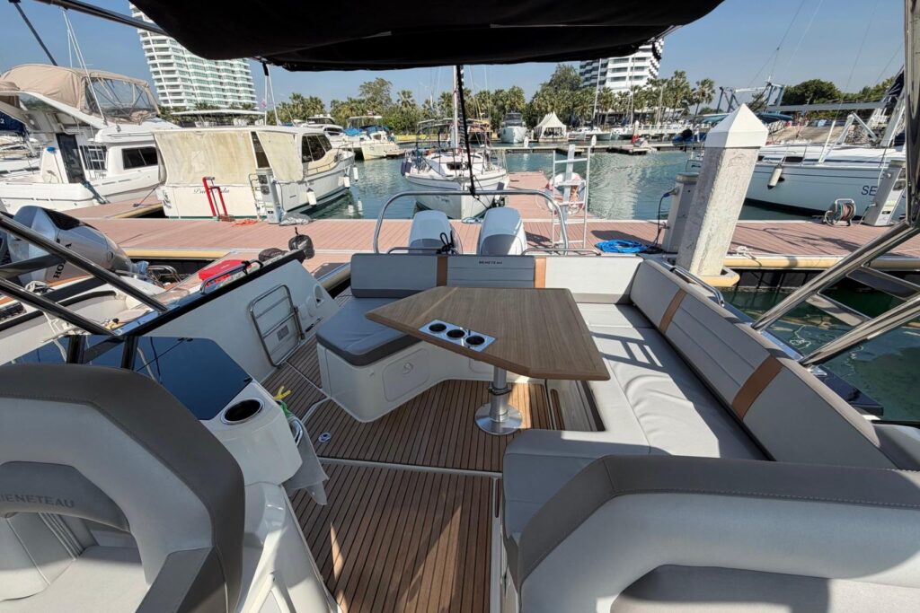 2021-beneteau-flyer-10-power-10038318-20251214221634143-4.jpg