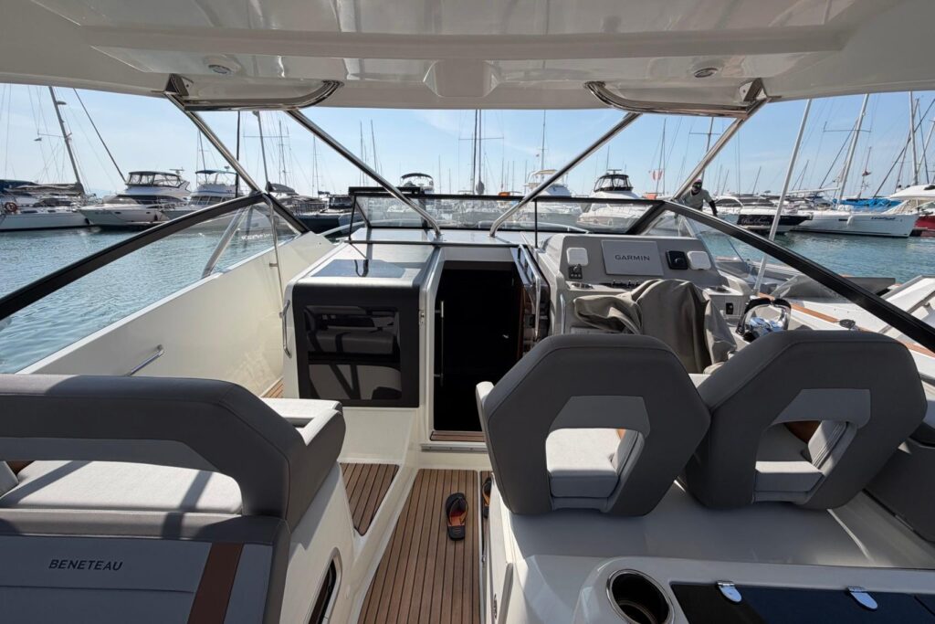 2021-beneteau-flyer-10-power-10038318-20251214221638952-2.jpg