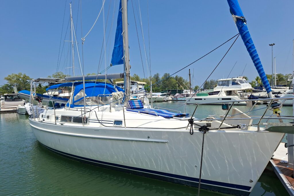 1999 Beneteau Oceanis 40 CC sailboat docked in a marina under clear blue skies.