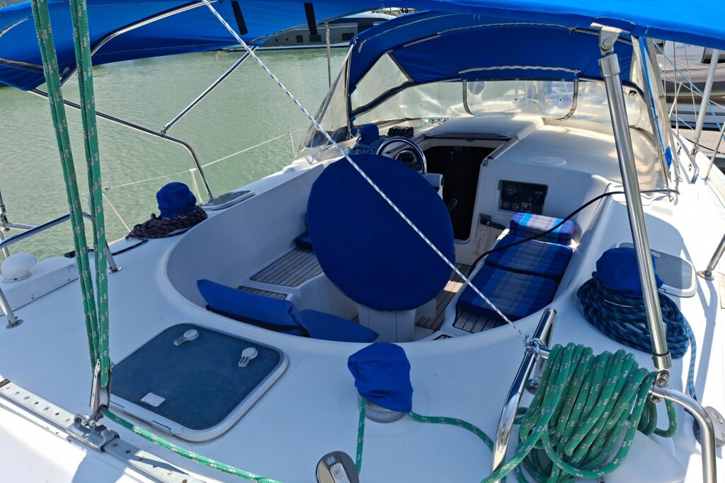 1999-beneteau-oceanis-40-cc-sail-10199126-20260528211615063-2.jpg