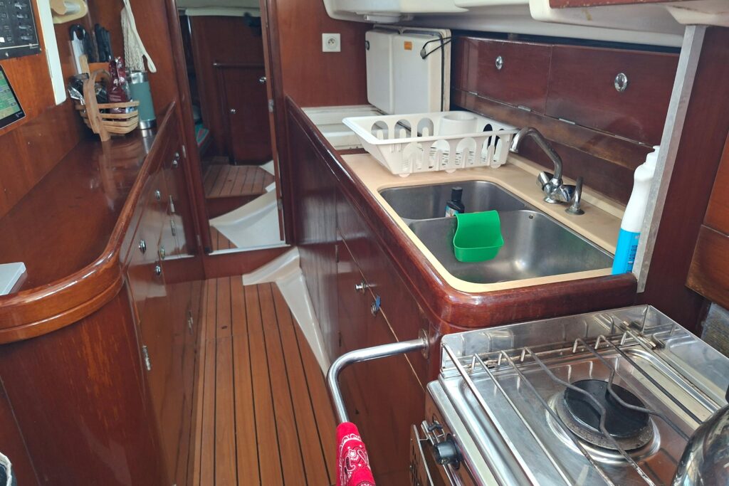 1999-beneteau-oceanis-40-cc-sail-10199126-20260528211646283-3.jpg