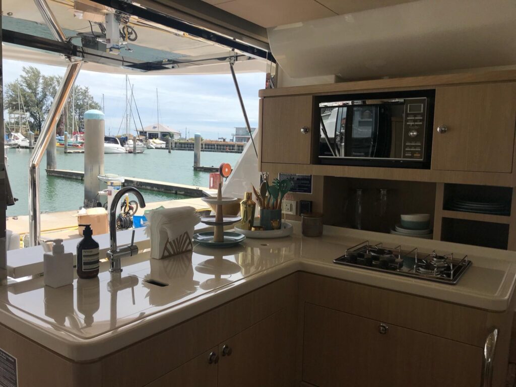2020-aquila-44-yacht-power-9877689-20250718233223561-1.jpg