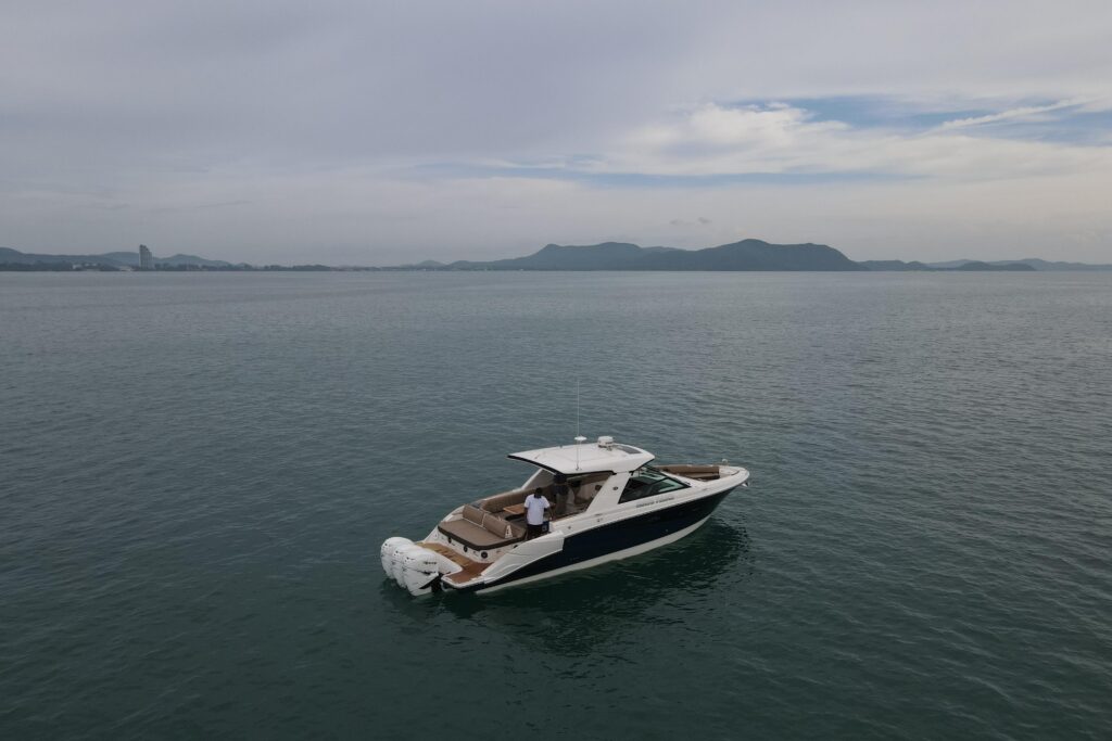 2019-sea-ray-slx-400-outboard-power-10206880-20260604000836343-2.jpg