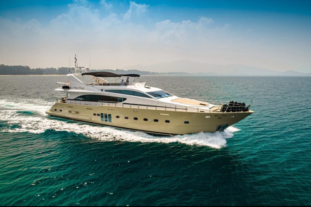 Luxury yacht Bilgin Tiaga 100 cruising on open water